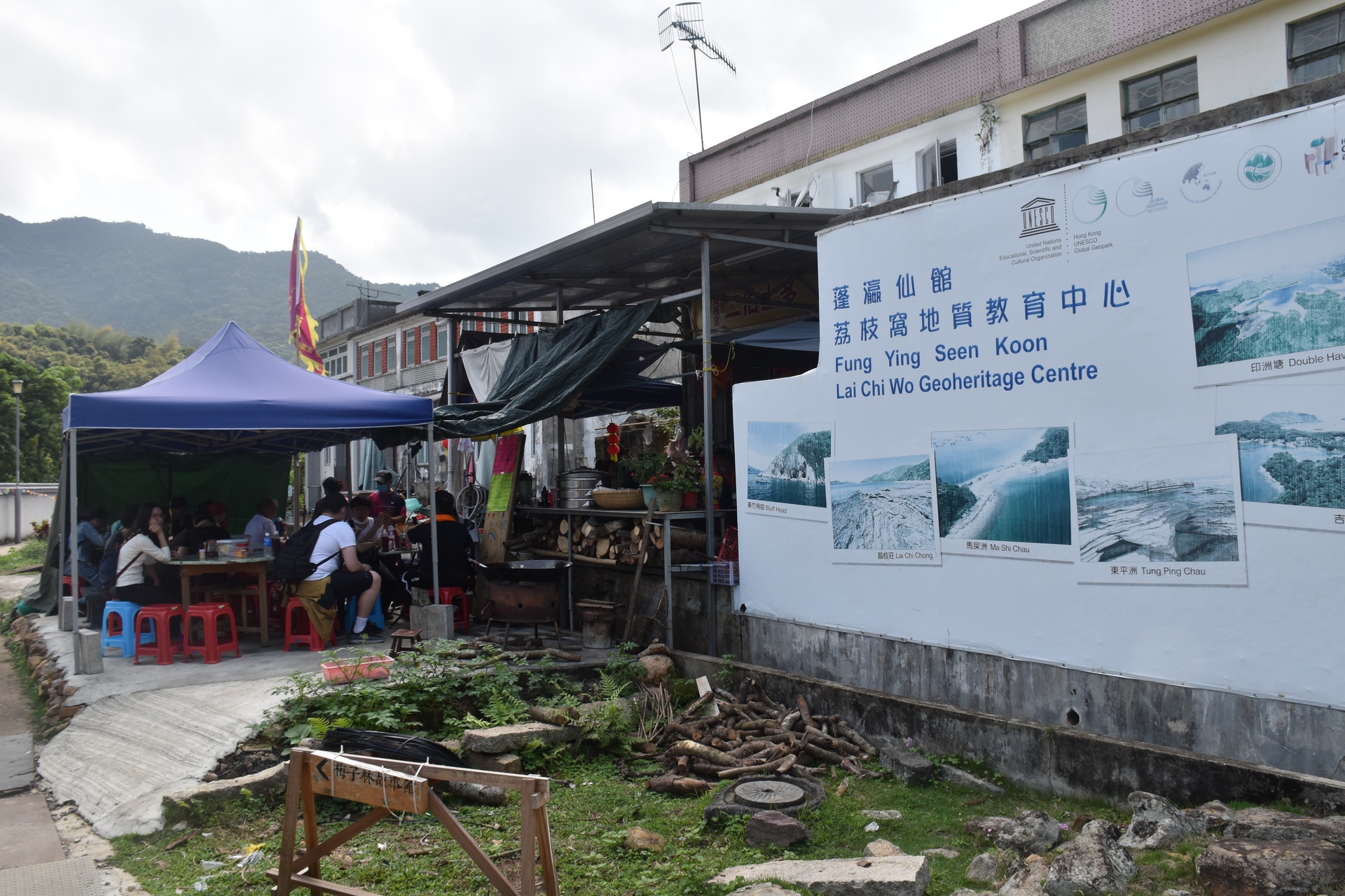 荔枝窩並非島嶼，除了搭船，可以由烏蛟騰或鹿頸行山兩小時入去。（顏銘輝攝）