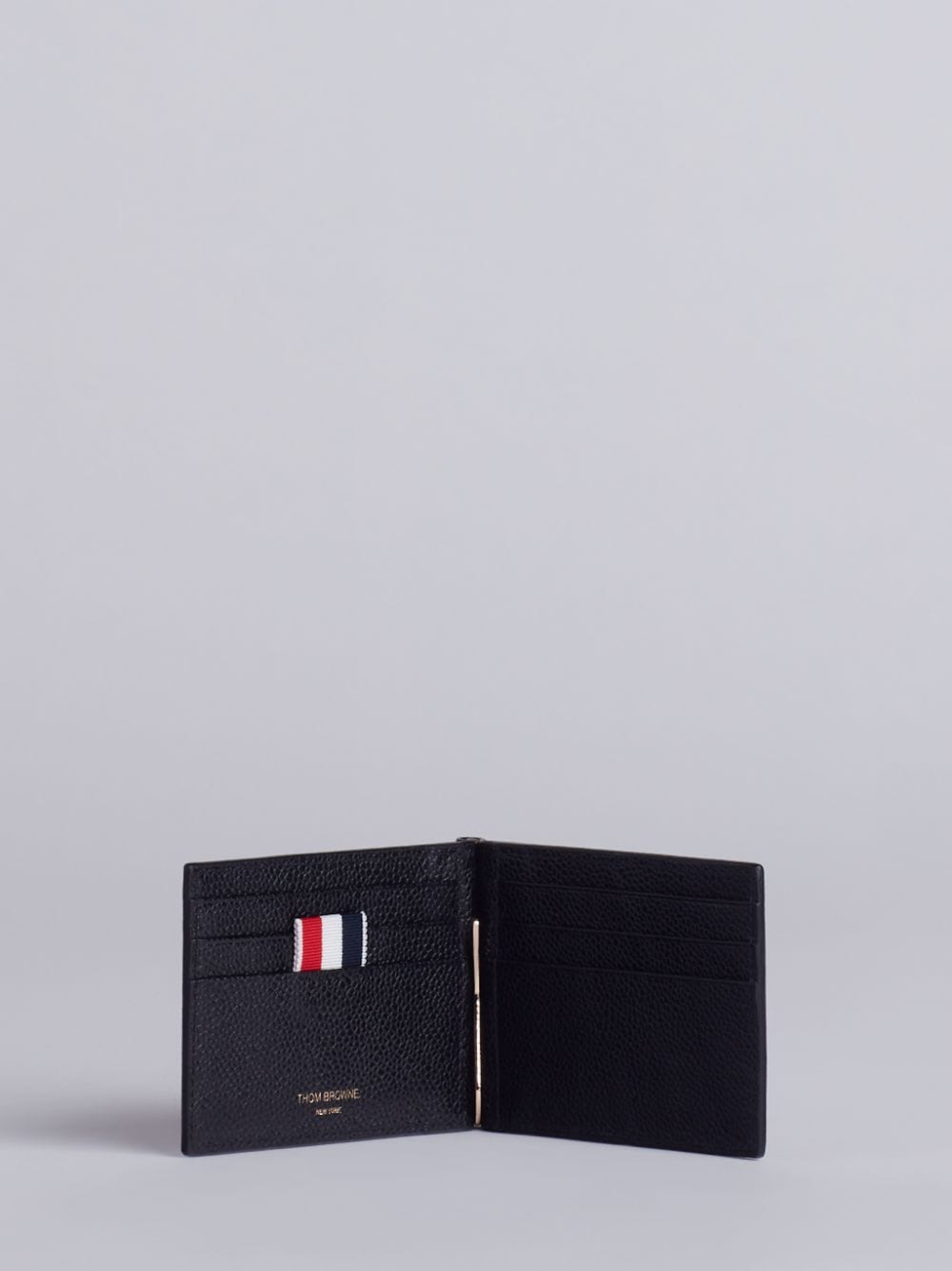 Thom Browne Pebble Textured Bifold Wallet（Thom Brown官網）