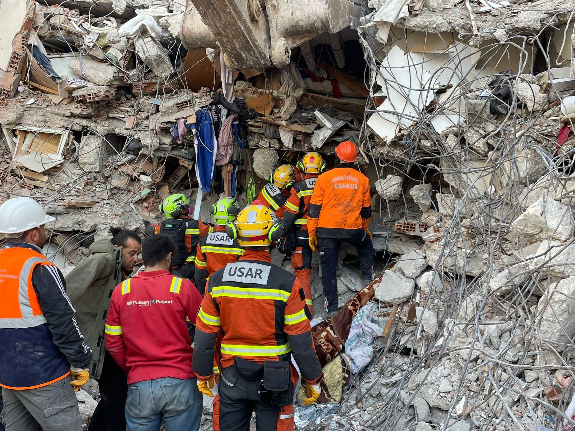 土耳其地震發生至今一周，香港特區搜救隊今日（13日）再從瓦礫堆中，救出一名女生還者，累計救出4人。（保安局facebook圖片）