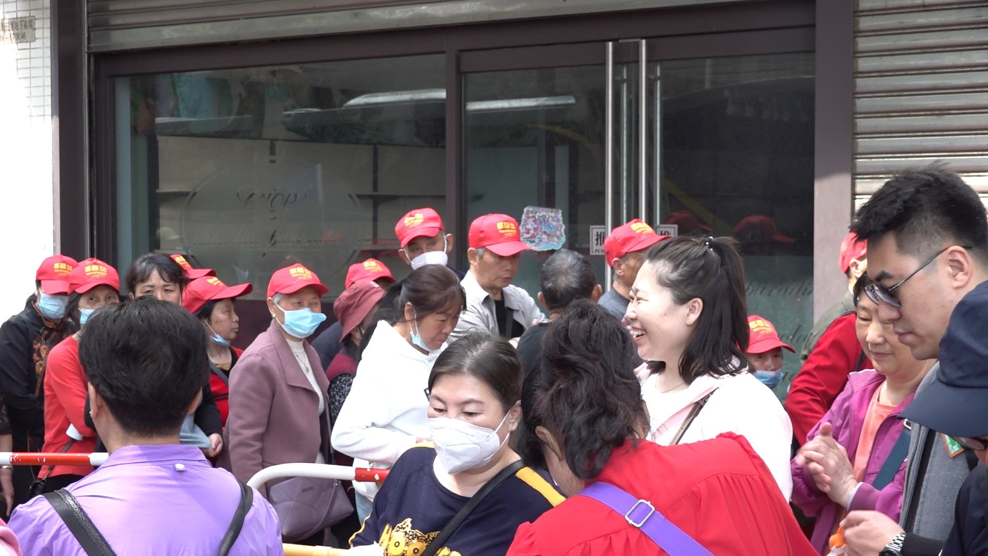 土瓜灣「嘉樂軒」酒樓每日中午人頭湧湧。(楊凱力攝)