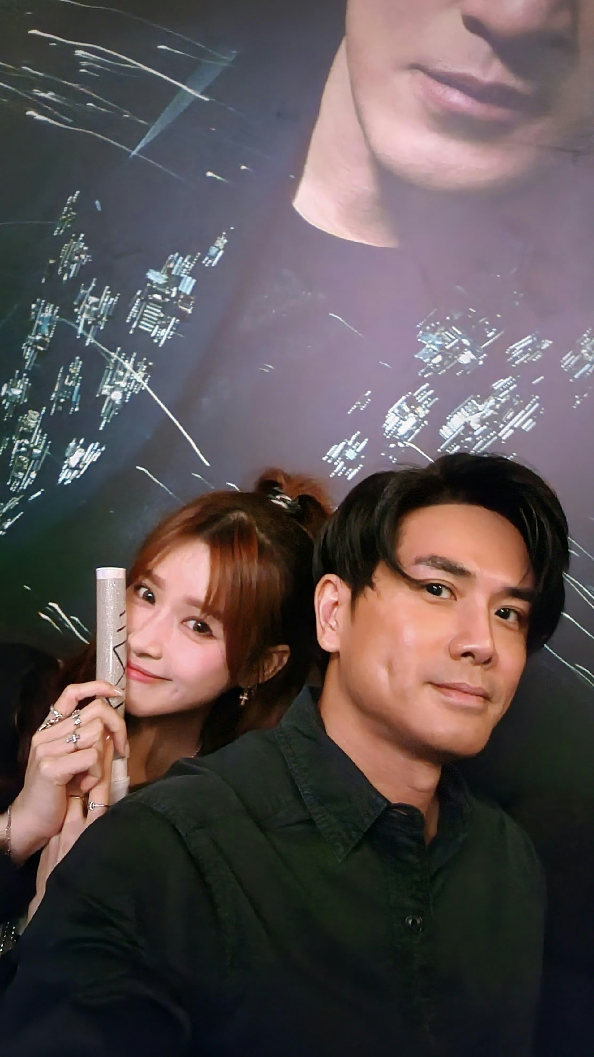 伍允龍大方承認戀情,表示:「係我女朋友Renee,亦都係較早前一齊去迪士尼玩嘅朋友,最近透過朋友介紹認識開始拍拖,希望嚟緊大家都俾多啲時間同空間我哋,多謝大家!」(經理人公司提供) 伍允龍大方承認戀情,表示:「係我女朋友Renee,亦都係較早前一齊去迪士尼玩嘅朋友,最近透過朋友介紹認識開始拍拖,希望嚟緊大家都俾多啲時間同空間我哋,多謝大家!」(經理人公司提供)