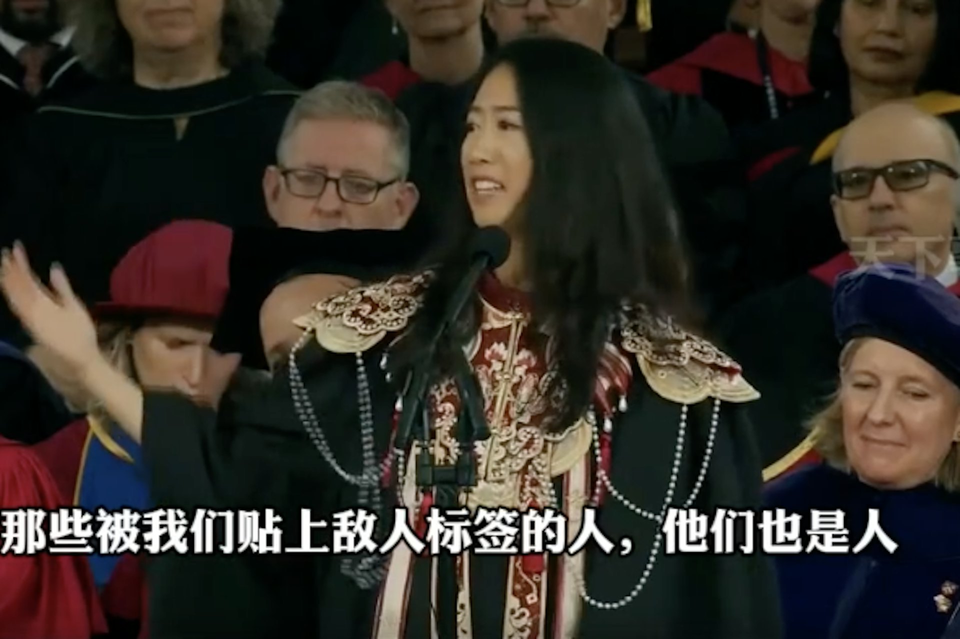 近日在哈佛大學畢業典禮上代表畢業生致詞而爆紅的中國留學生蔣雨融。（影片截圖）