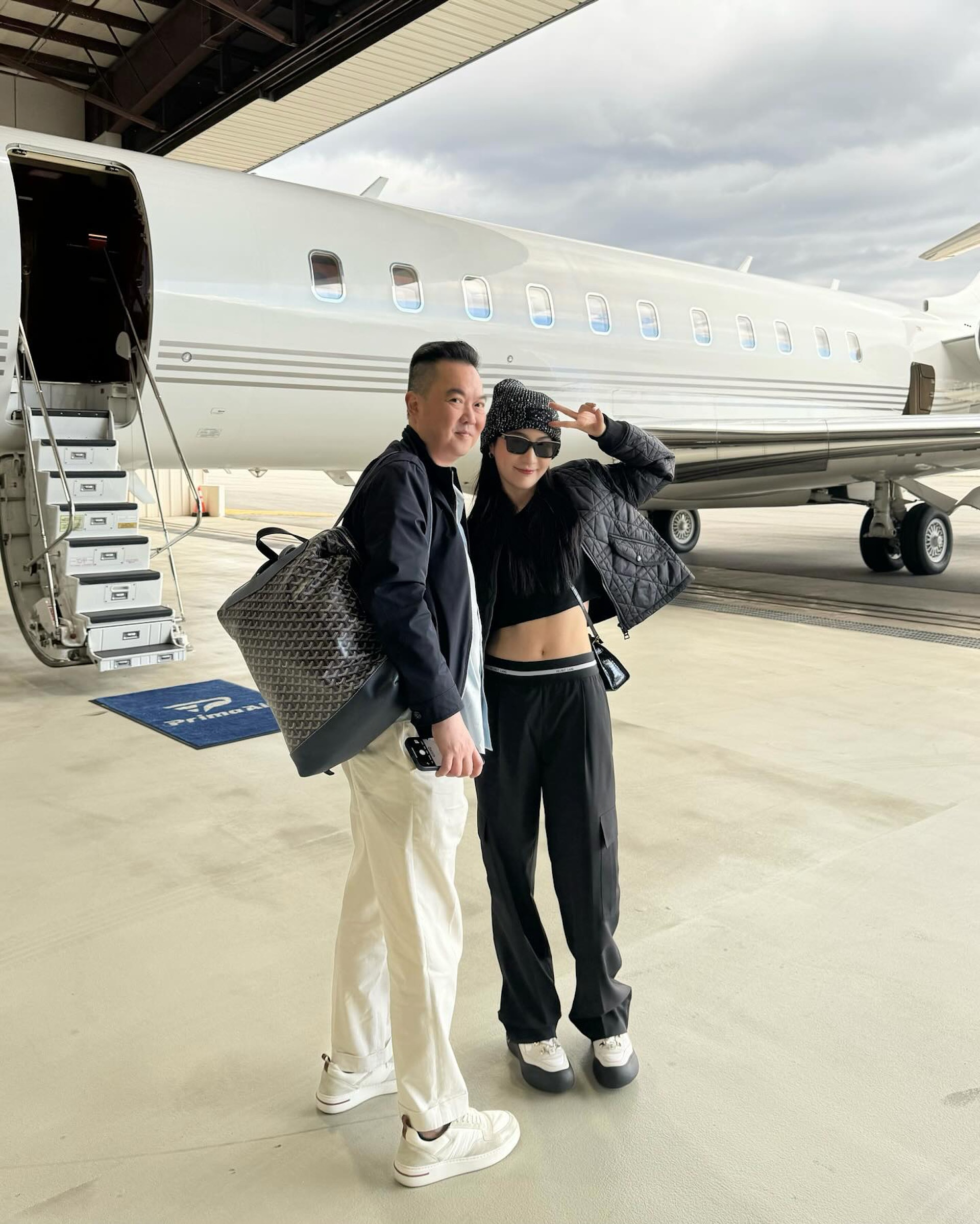 TVB視后林夏薇孖金融才俊老公莫贊生(Jason)坐私人飛機出埠嘆世界。(IG@rosinalam) TVB視后林夏薇孖金融才俊老公莫贊生(Jason)坐私人飛機出埠嘆世界。(IG@rosinalam)